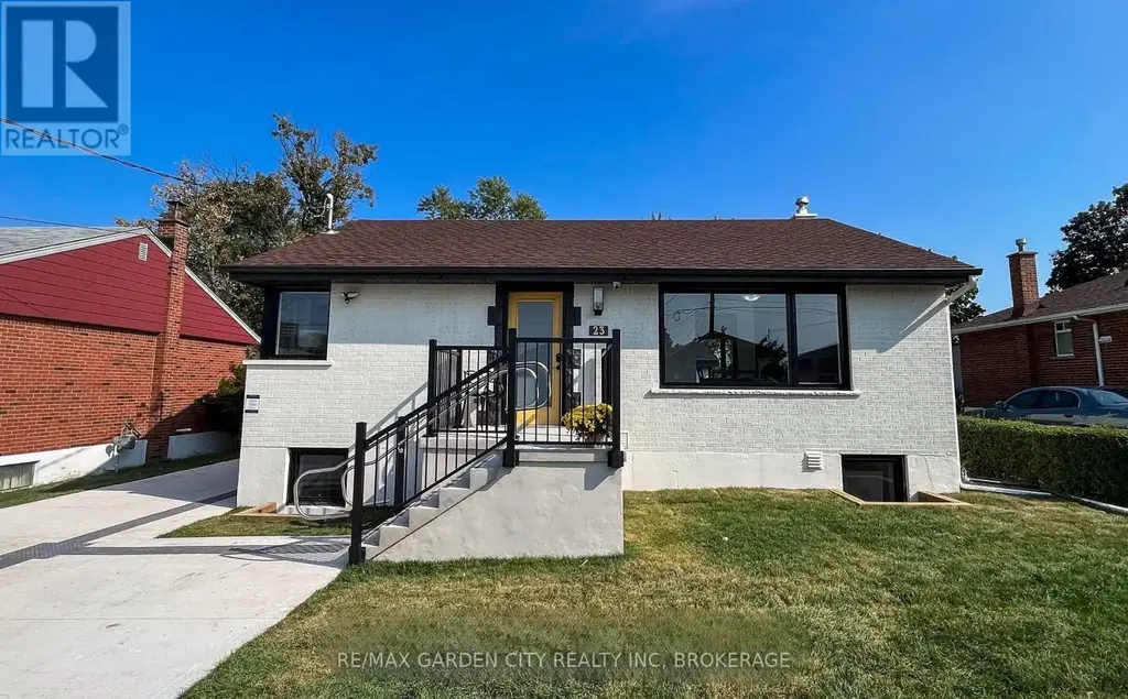 Main - 670 Upper Wentworth Street, Hamilton (Centremount)